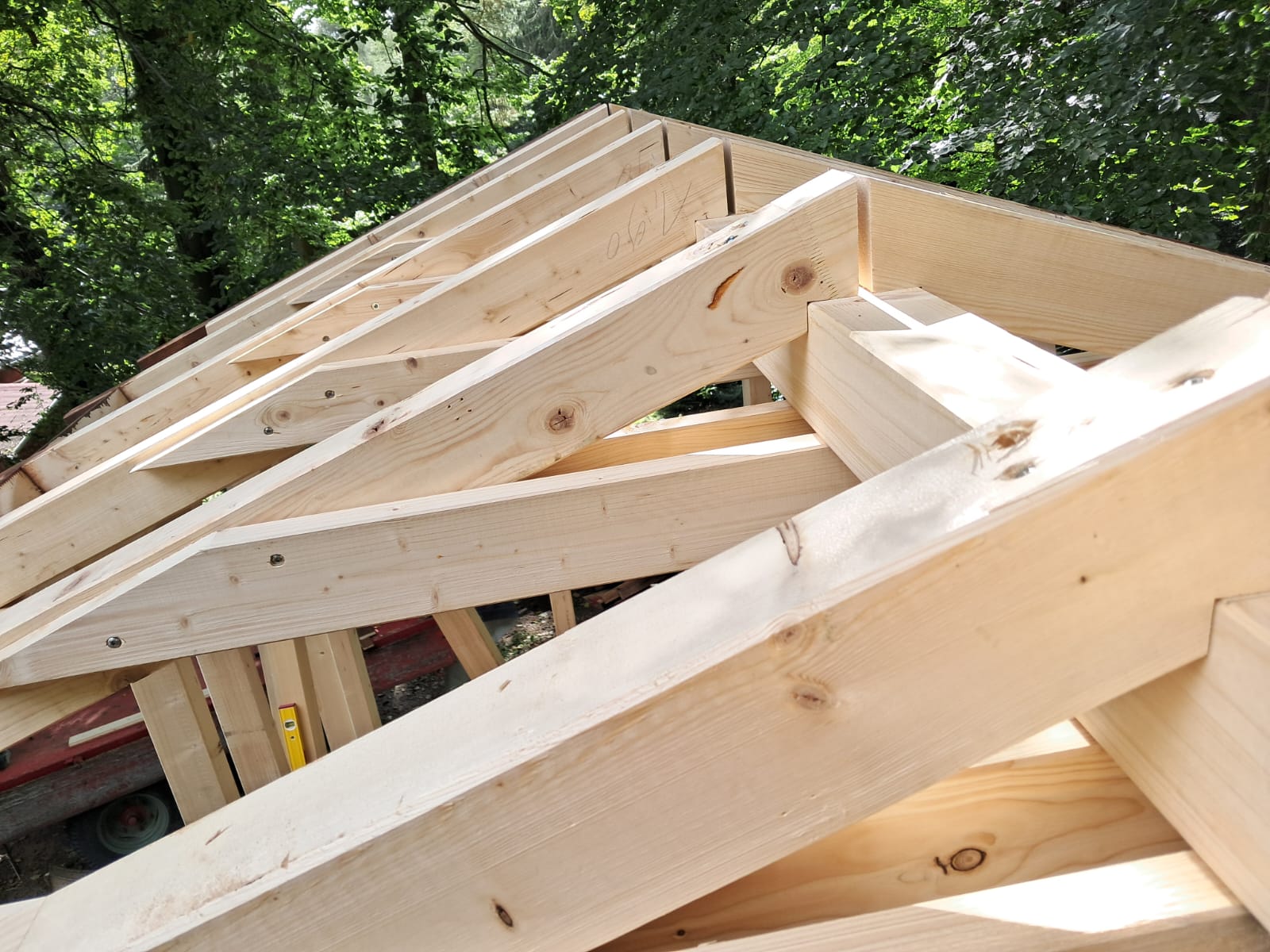 Holzunterstand-Birkwiesen-Dachbalken